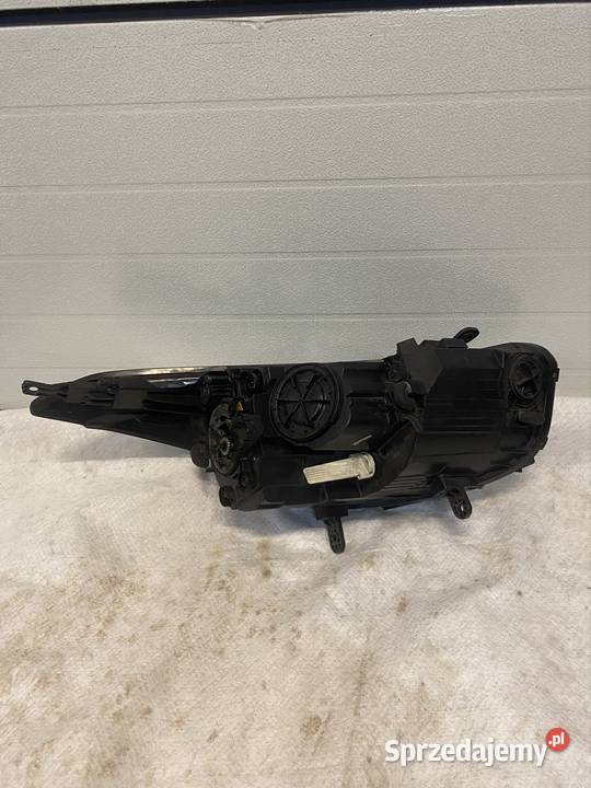Lampa lewy przód Hyundai I40 1114 zwykłaLED