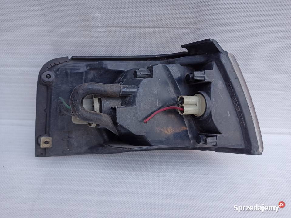 Mazda 323 BG kierunkowskaz kierunek migacz lewy łódzkie Sieradz sprzedam