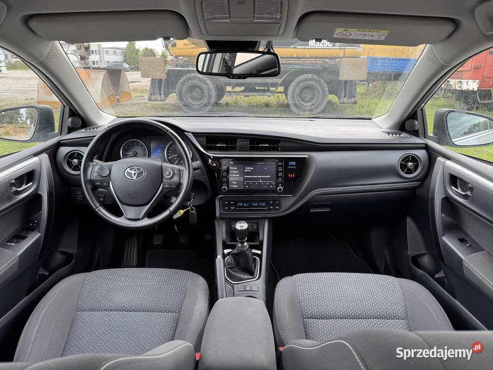 Toyota Corolla 16 BENZYNA Salon Polska światła LED