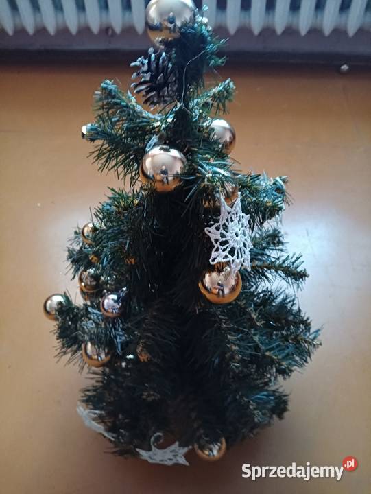 Choinki małe sztuczne na stojakach Bieruń