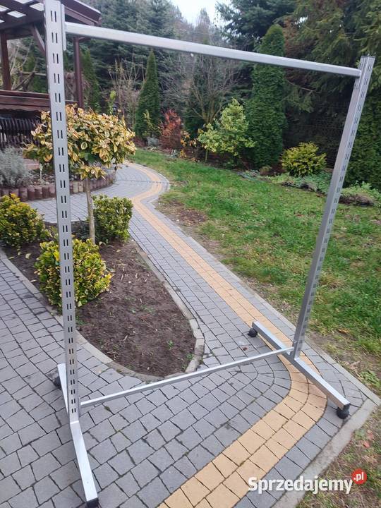 Metalowy wolno stojący wieszak na ubrania Dulcza Wielka