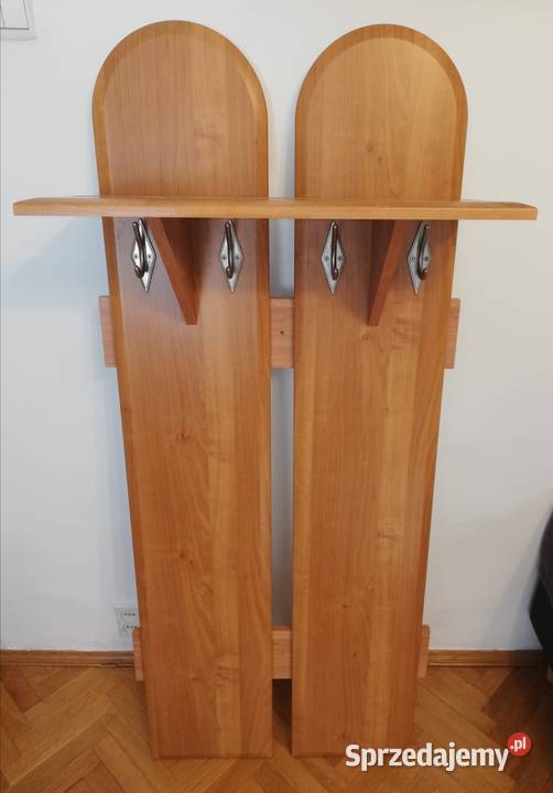 Wieszak na ubrania z półką