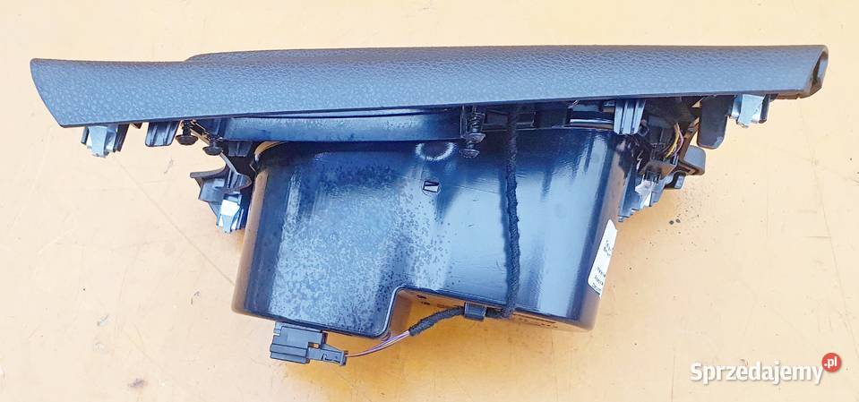 MERCEDES W117 W176 OBUDOWA PANEL NA KUBKI Motoryzacja