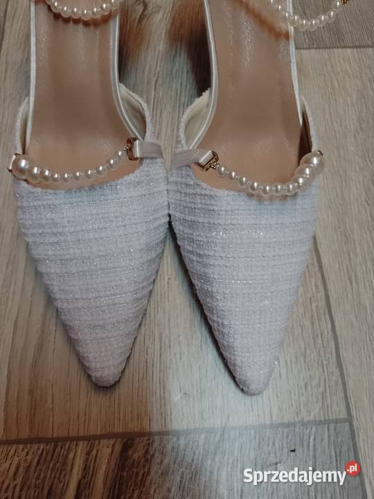 49 Białe bogato zdobione perłami czółenka 25.5cm małopolskie Kraków