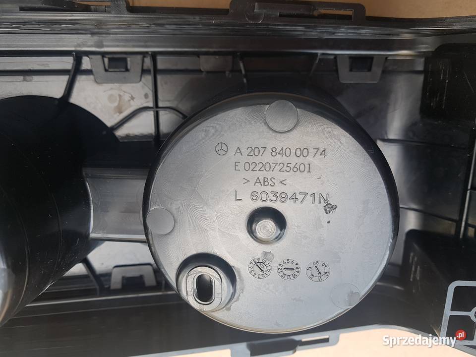 Mercedes E 207 stojak na napoje tył kanapa sprzedam