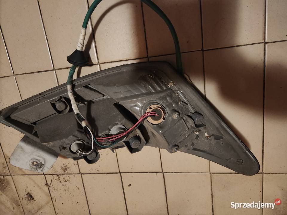Lampy tylne lewa i prawa Daihatsu Materia 15 Lampy tylne