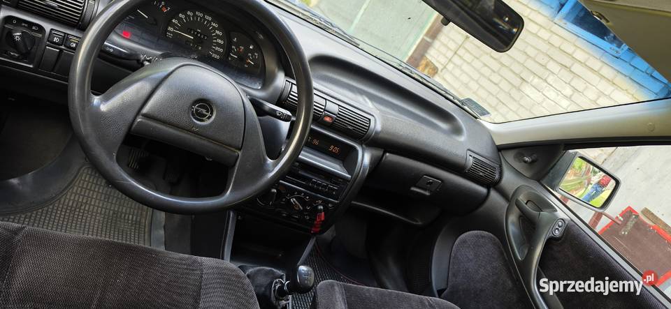 Opel Astra 14 benzyna z klimatyzacja garażowany 1400cm3