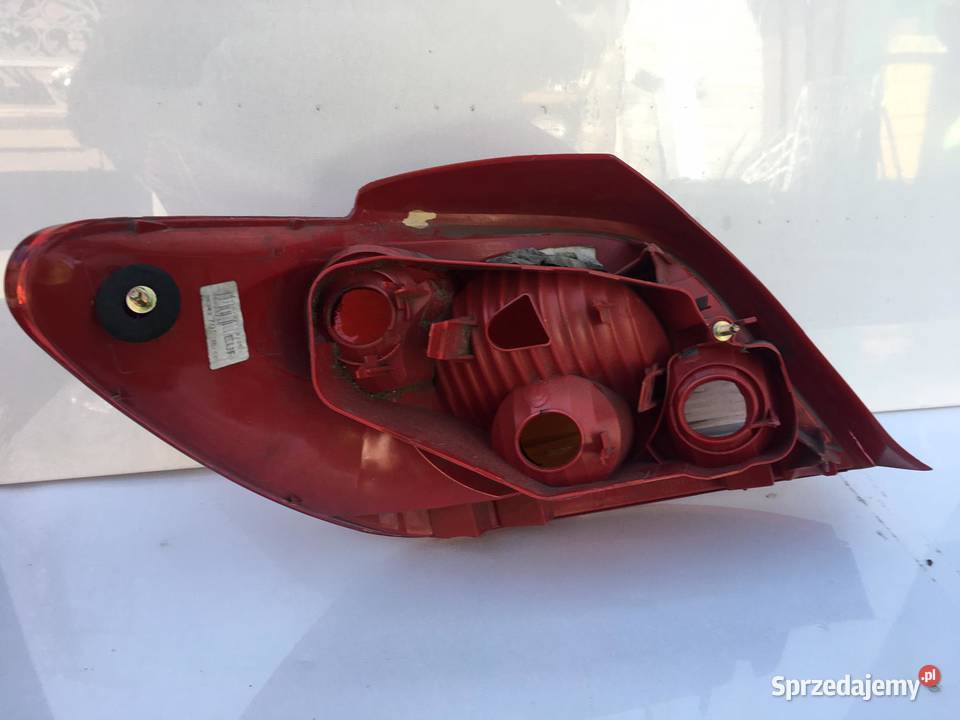 PEUGEOT 307 PRAWA LAMPA  TYŁ