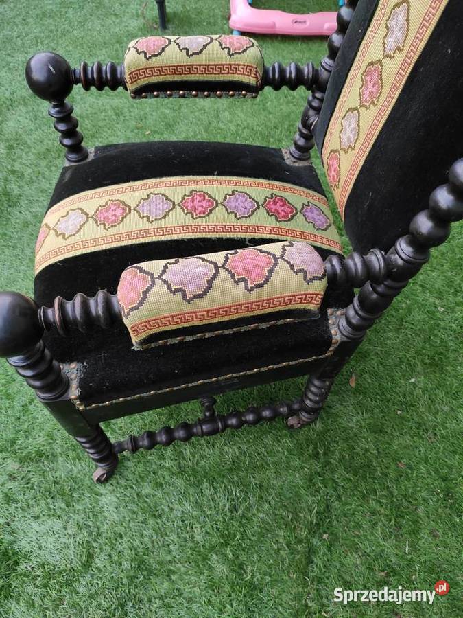 stary fotel w stylu Napoleona III Budzyń