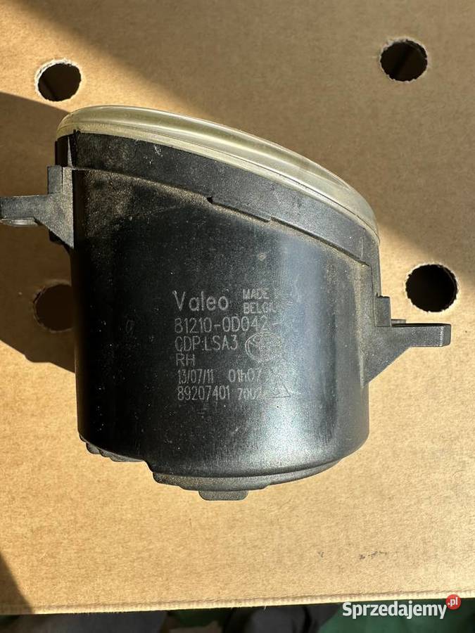 Toyota 812100D042 Prawa lampa przeciwmgielna