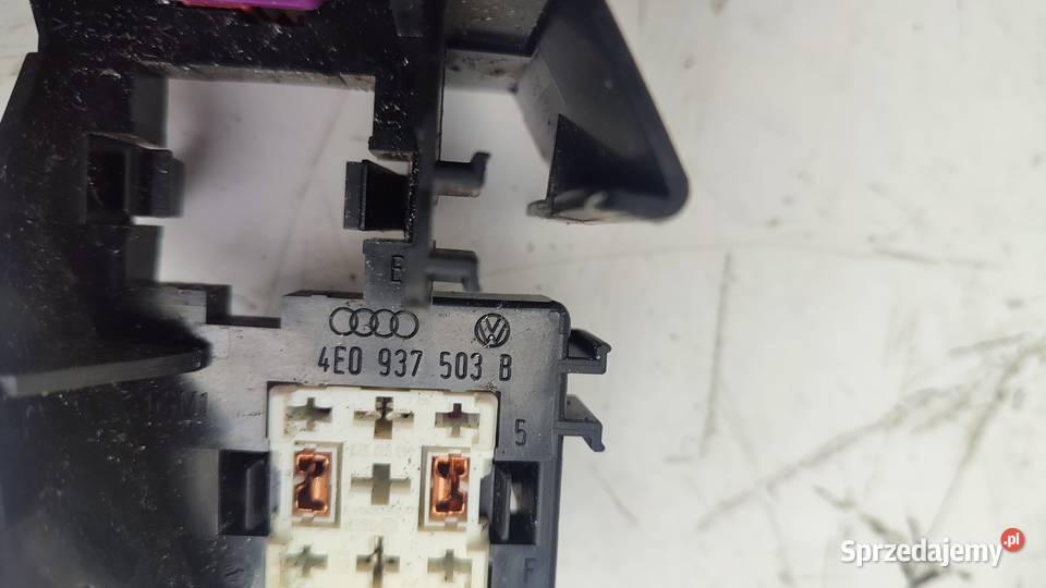 AUDI A8 D3 42 TDI 0510 SKRZYNKA BEZPIECZNIKÓW Rok produkcji 2007 Włoszczowa