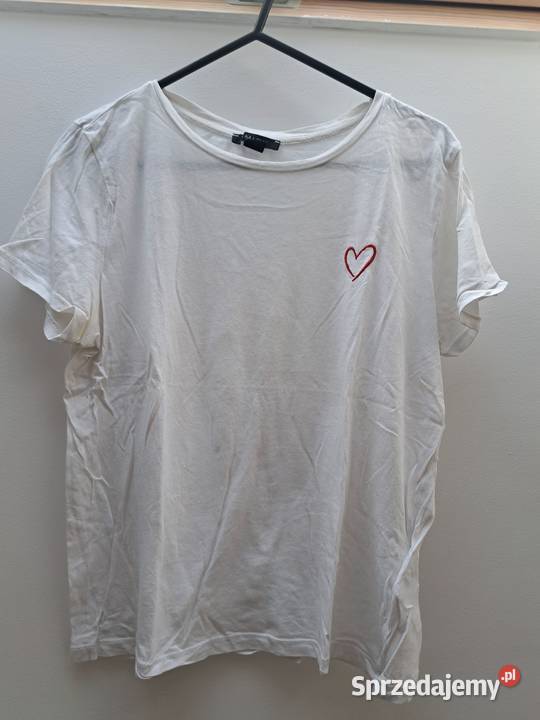 Biała koszulka Amisu z haftem serca 100 bawełna Trąbki Wielkie