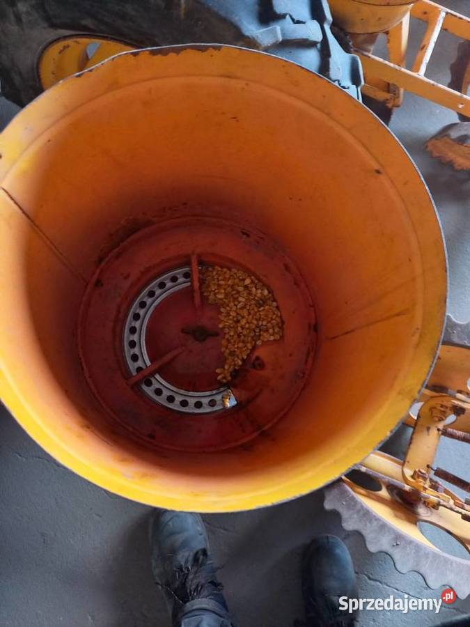 Siewnik do kukurydzy 4 rzędowy mechaniczny uszkodzony Mokra