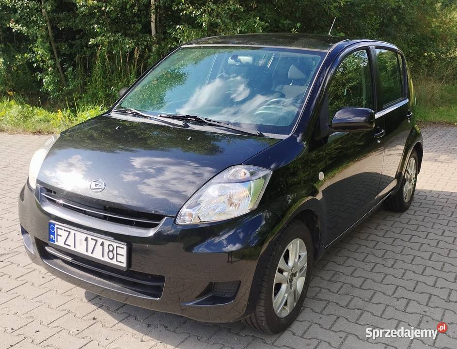 DAIHATSU SIRION 10 70 2010 zarejestrowany w benzyna Zielona Góra