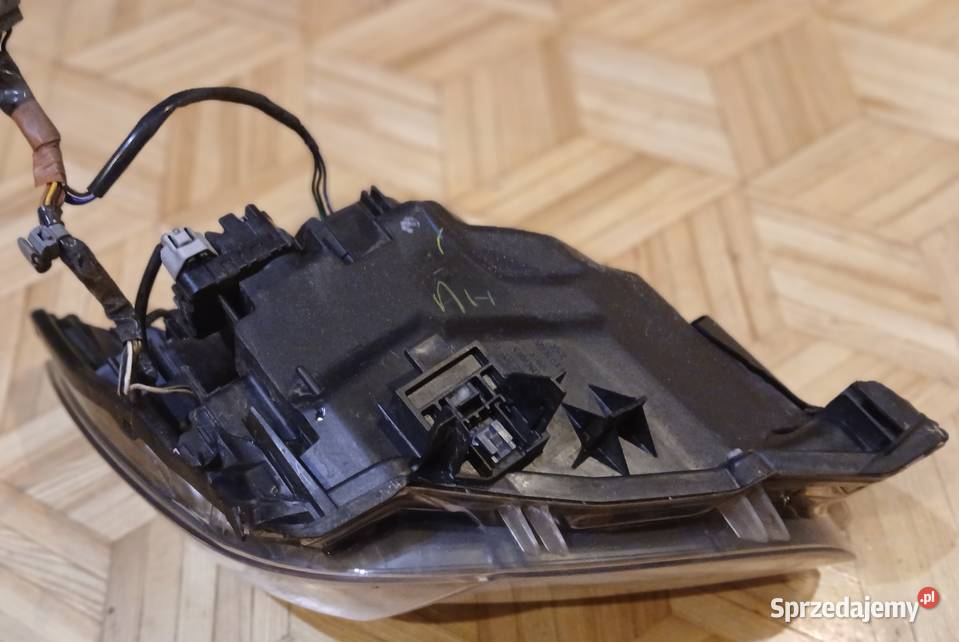 Mazda 2 lewa lampa przednia Warszawa
