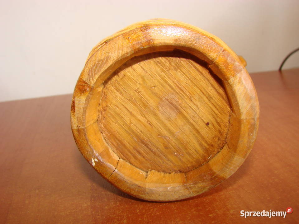 mała drewniana kanka