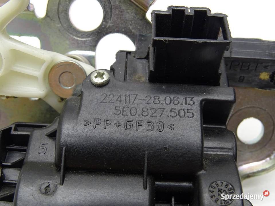 ZAMEK KLAPY BAGAŻNIKA TYŁ 5E0827505 SEAT TOLEDO