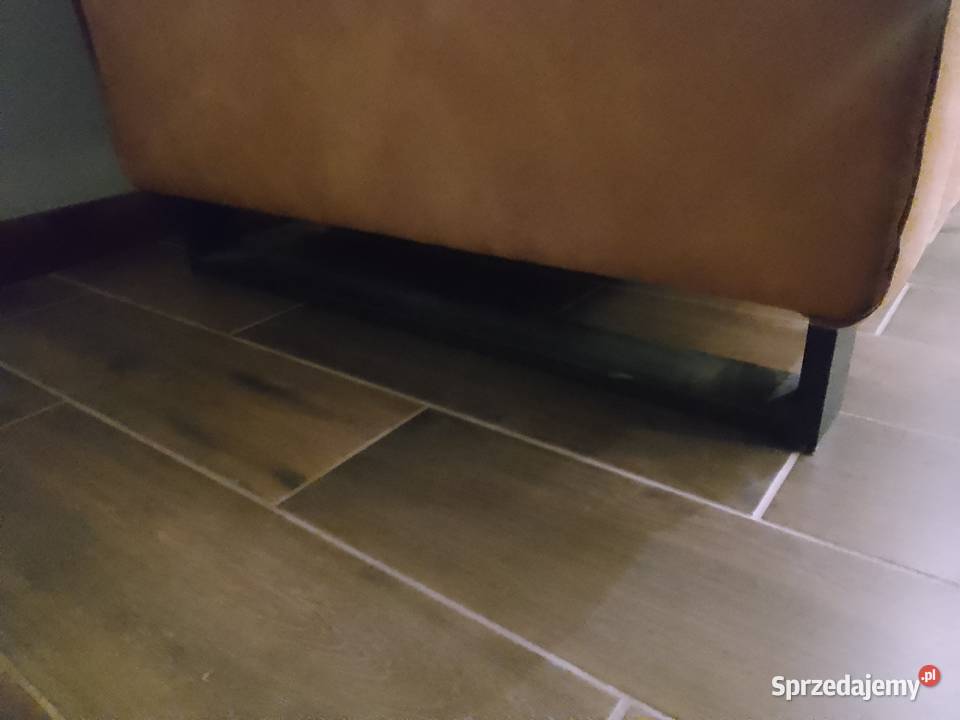 Sofa York 4osobowa na metalowych nogach Stolno