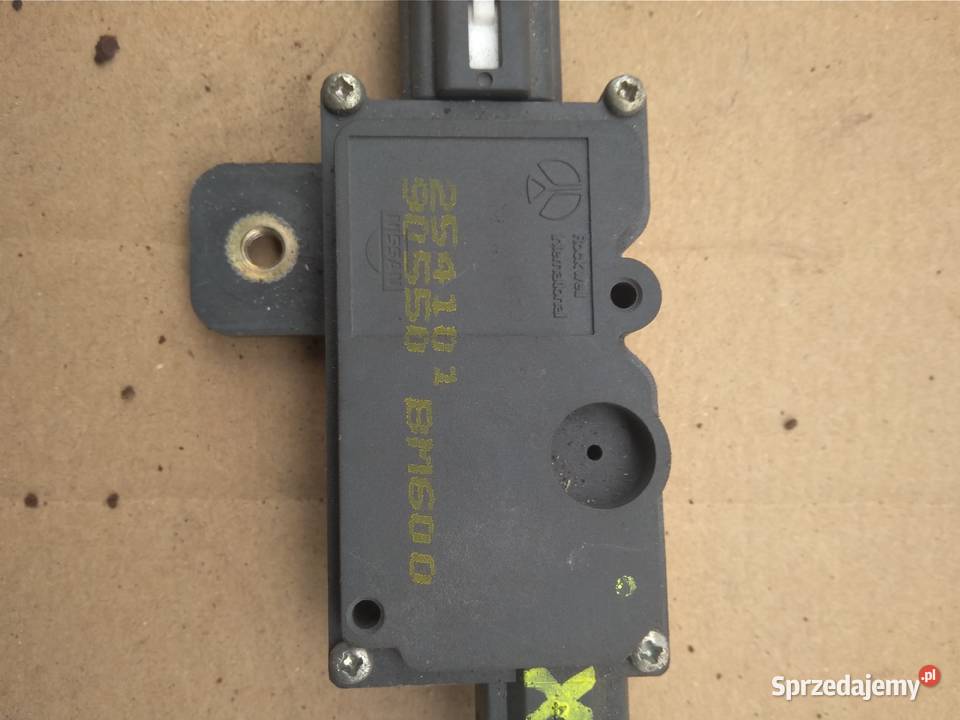 Nissan Almera N16 5d HB siłownik zamek klapki