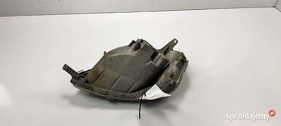 LAMPA PRAWA PRZÓD TOYOTA YARIS I Lipno