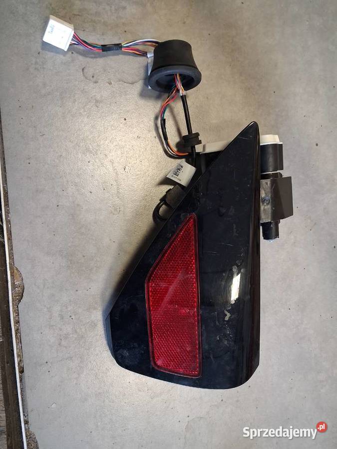 Klapka gniazda ładowania Tesla Model 3 USA