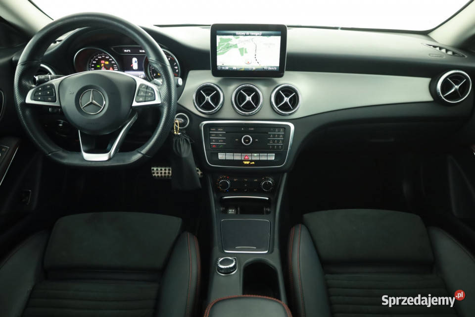 Mercedes CLA 200 elektrycznie ustawiane fotele