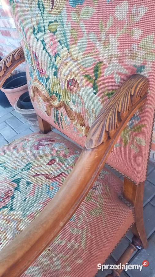 Fotel zabytkowy z rzeźbionego drewna dębowefo Antyki zachodniopomorskie