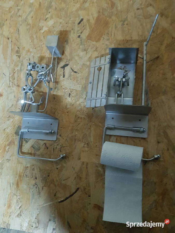 FIGURKA Z METALU WC GAZETA Z ROLKĄ NA PAPIER Głogowa