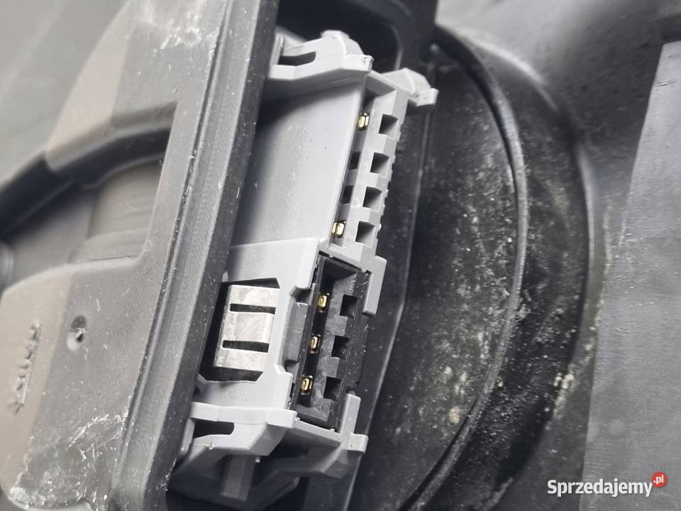 Volvo V60 S60 II PRZEDNIA LAMPA PRAWA prawy Janów sprzedam
