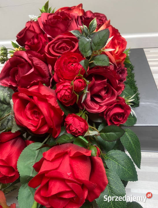 Kompozycja kwiaty sztuczne cmentarz Kalisz