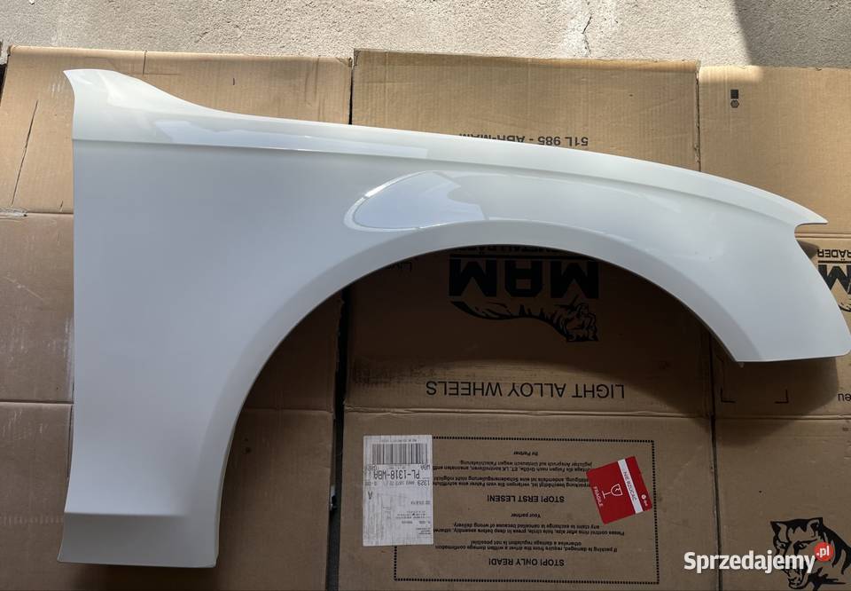 Błotnik prawy przód Audi A4 b8 osobowe Wałbrzych