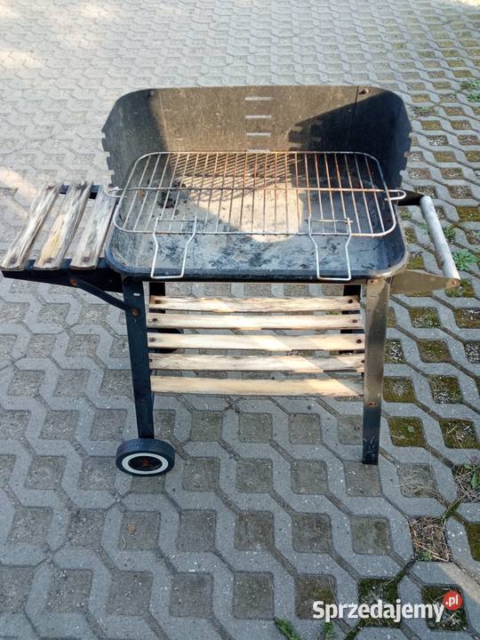 Grill ogrodowy używany w dobrej kondycji