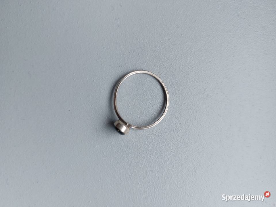 pierścionek z czarnym oczkiem 16 mm