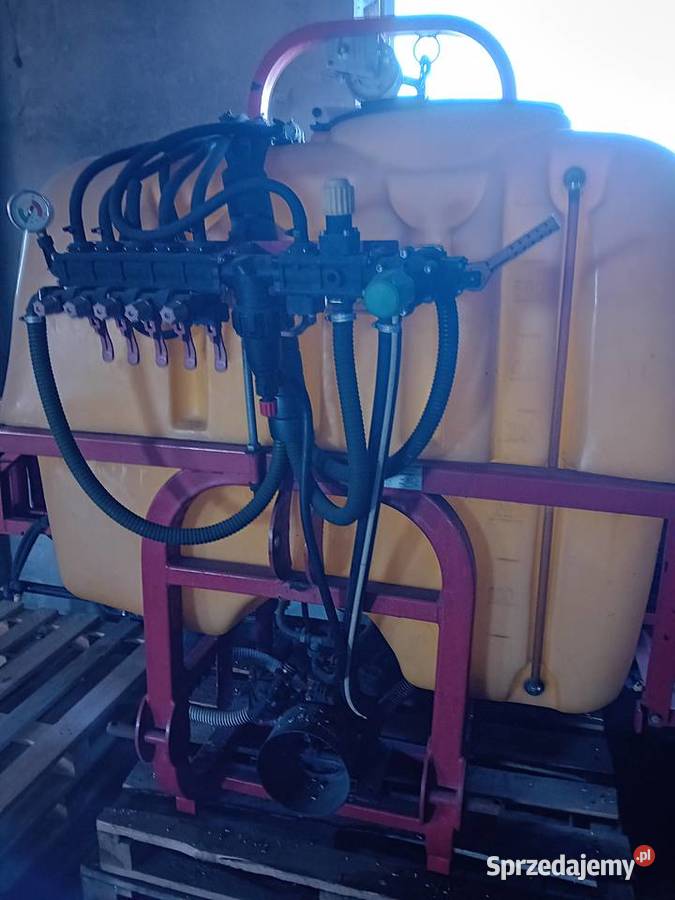 Opryskiwacz 15m polowy zawieszany 600L Powodów Pierwszy