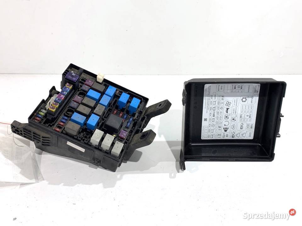 SKRZYNKA BEZPIECZNIKÓW KIA SPORTAGE III