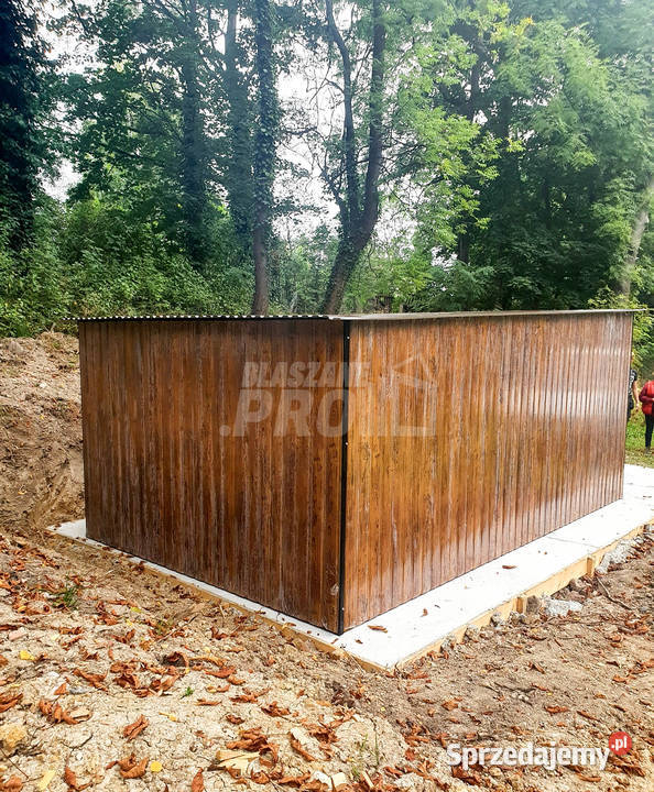 Garaz blaszany 3x6 Brama dwuskrzydłowa