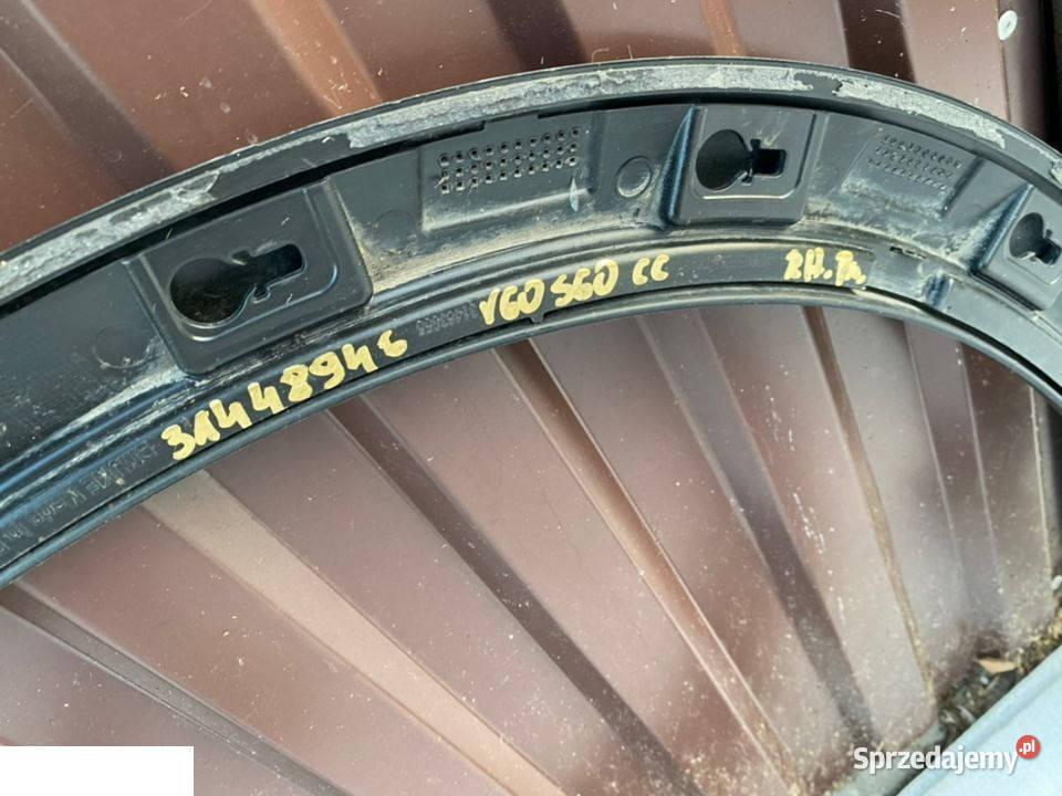 Volvo s60 v60 CC listwa błotnik przód prawa osobowe Części samochodowe Kozubszczyzna