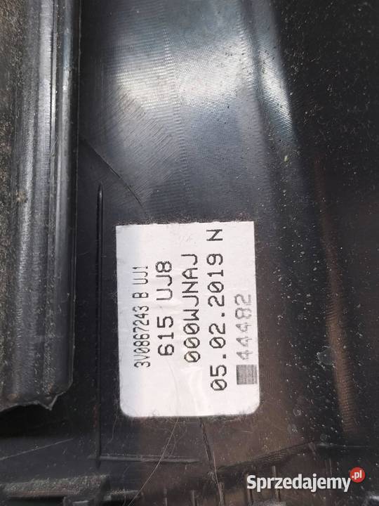 OSŁONA SŁUPKA B LEWA 3V CZARNA Skoda Superb III