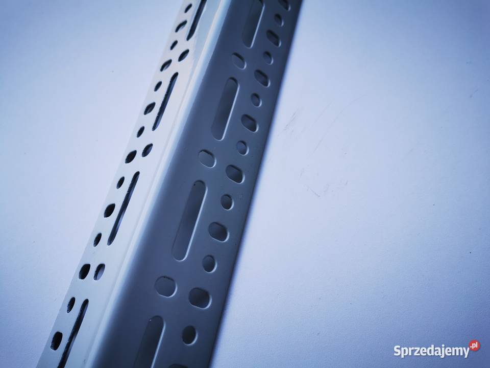 Kątownik perforowany 60x60x2mm RAL 3800 1 mb