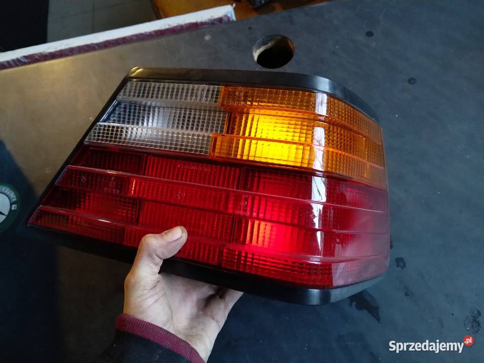 Mercedes W124 tylna prawa oryginalna lampa Przeźmierowo