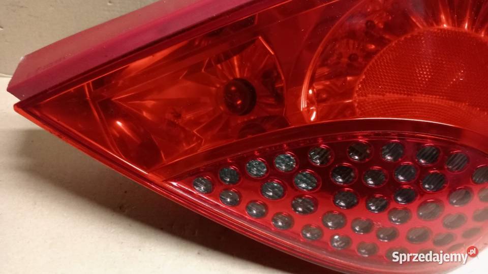 PEUGEOT 207 HB LAMPA TYŁ PRAWA Oświetlenie Zbierkowo