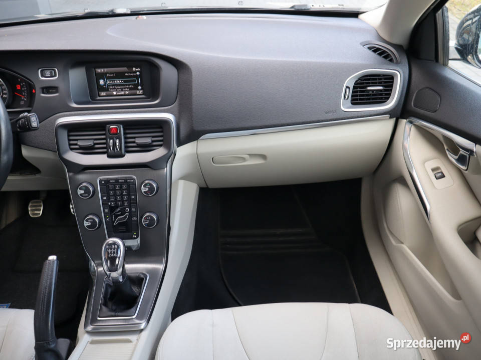 Volvo V40 16 T3 czarny Piaseczno