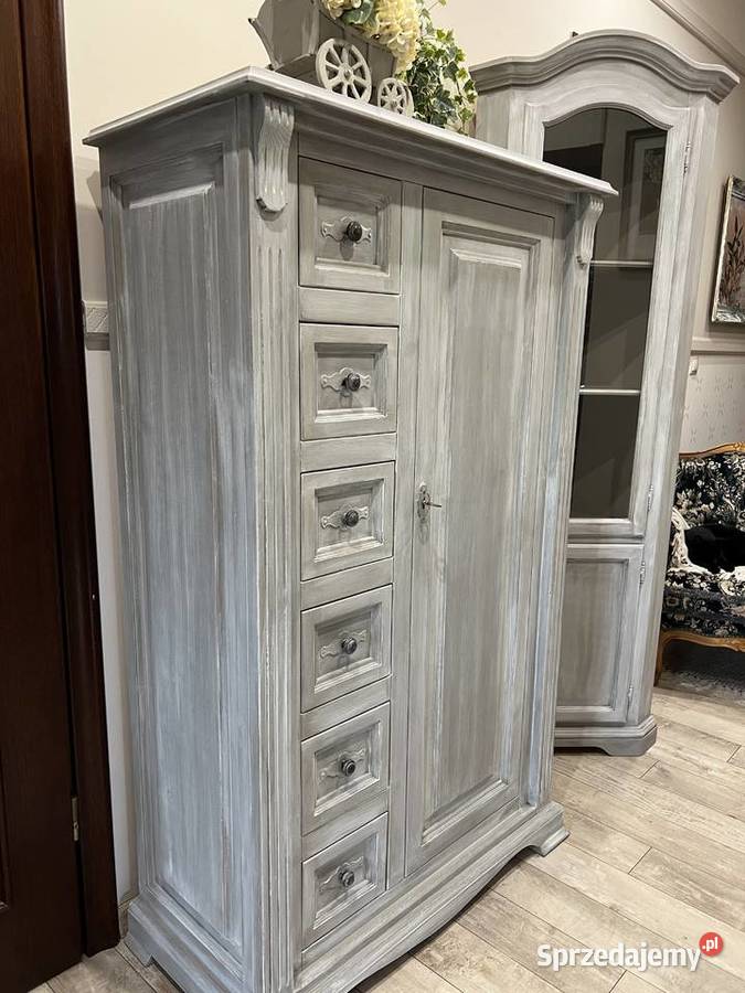 Wysoka drewniana komoda Bieliźniarka Żary