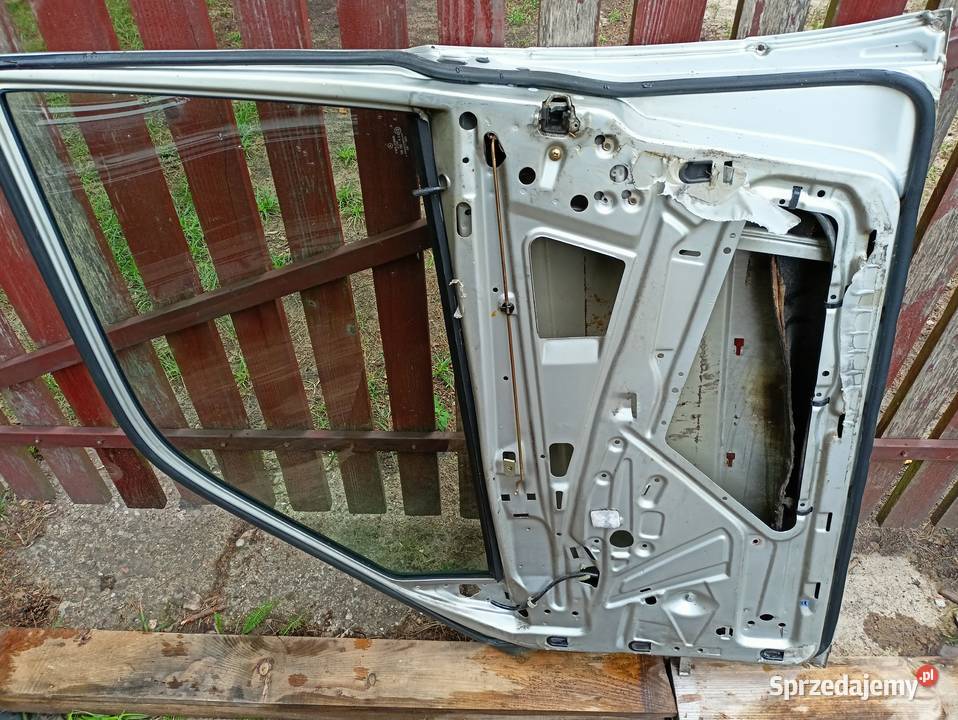 Mercedes 190 W201 drzwi przód prawe srebrne Skarżysko-Kamienna