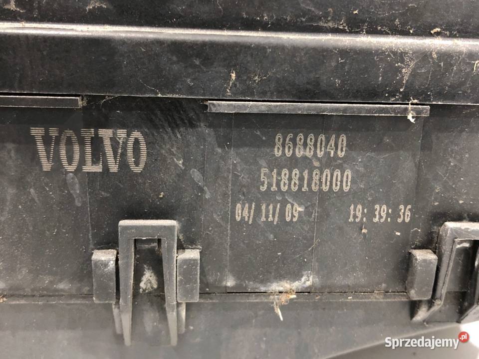 SKRZYNKA BEZPIECZNIKÓW VOLVO V50 8688040 Kombi