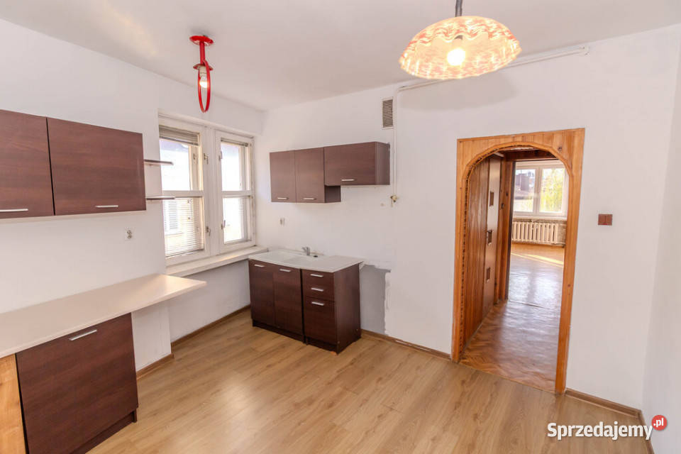 23 pokoje 2 piętro 672m2 Siennieńska Rok budowy 1993 Ostrowiec Świętokrzyski