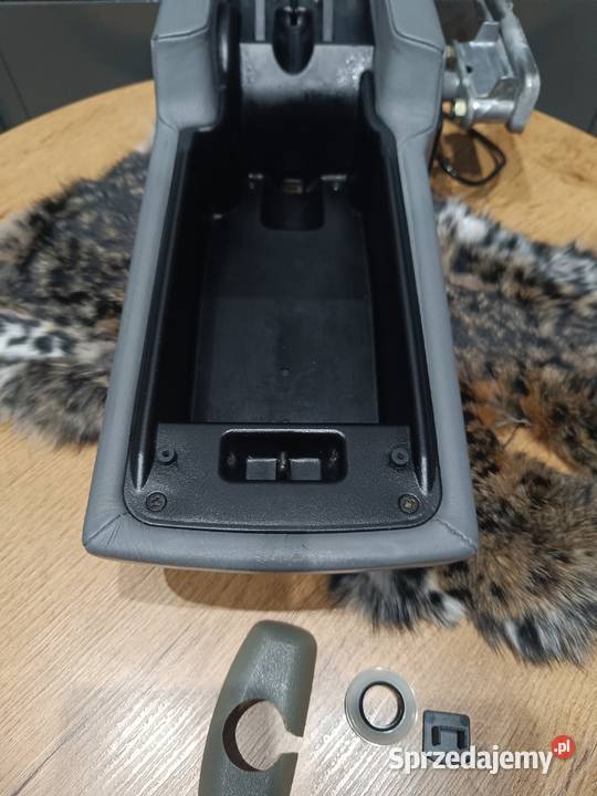 Podłokietnik schowek Mercedes w124 Mercedes c124 Rok produkcji 1988 zachodniopomorskie Biały Bór