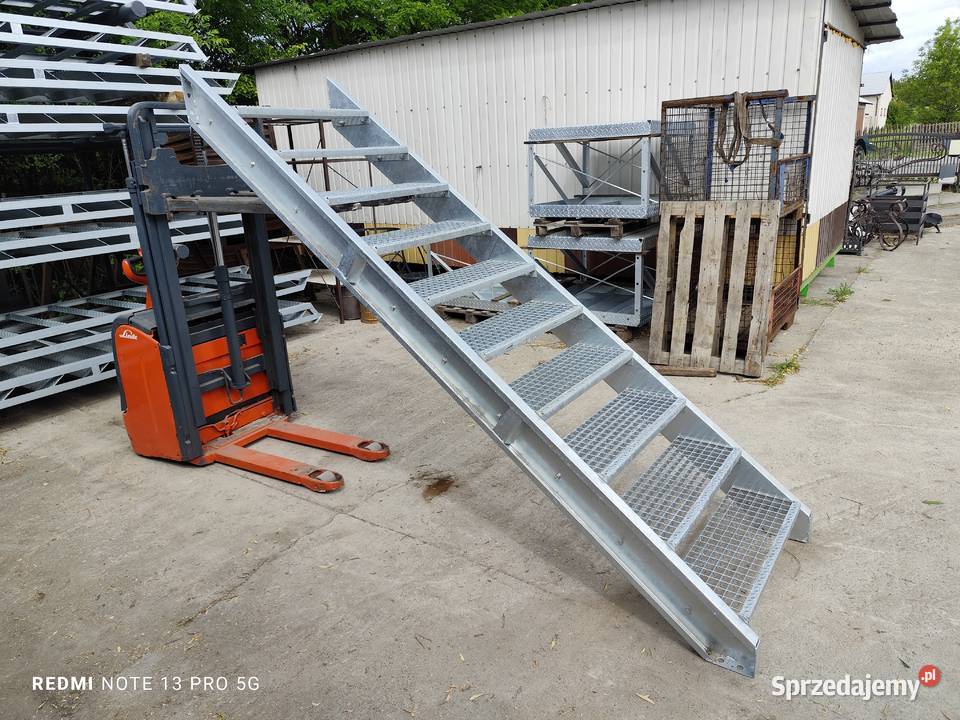Schody metalowe wema wejście na 206 wysokości Elżbieta
