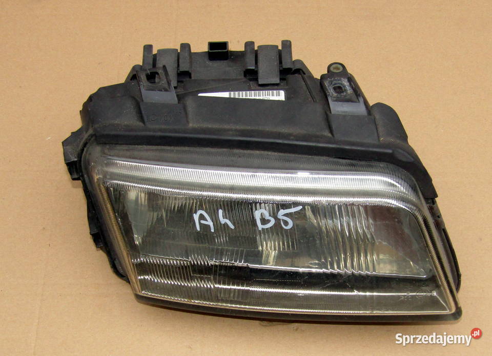LAMPA PRZEDNIA PRAWA AUDI A4 B5 8D0941004E osobowe Mysłaków