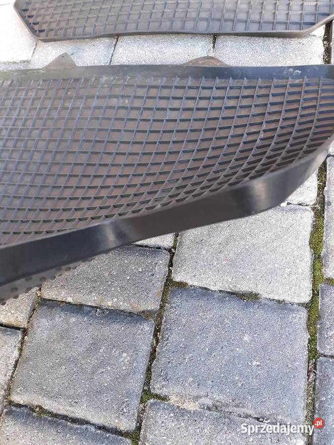 Dywaniki samochodowe gumowe cztery sztuki Gniezno sprzedam